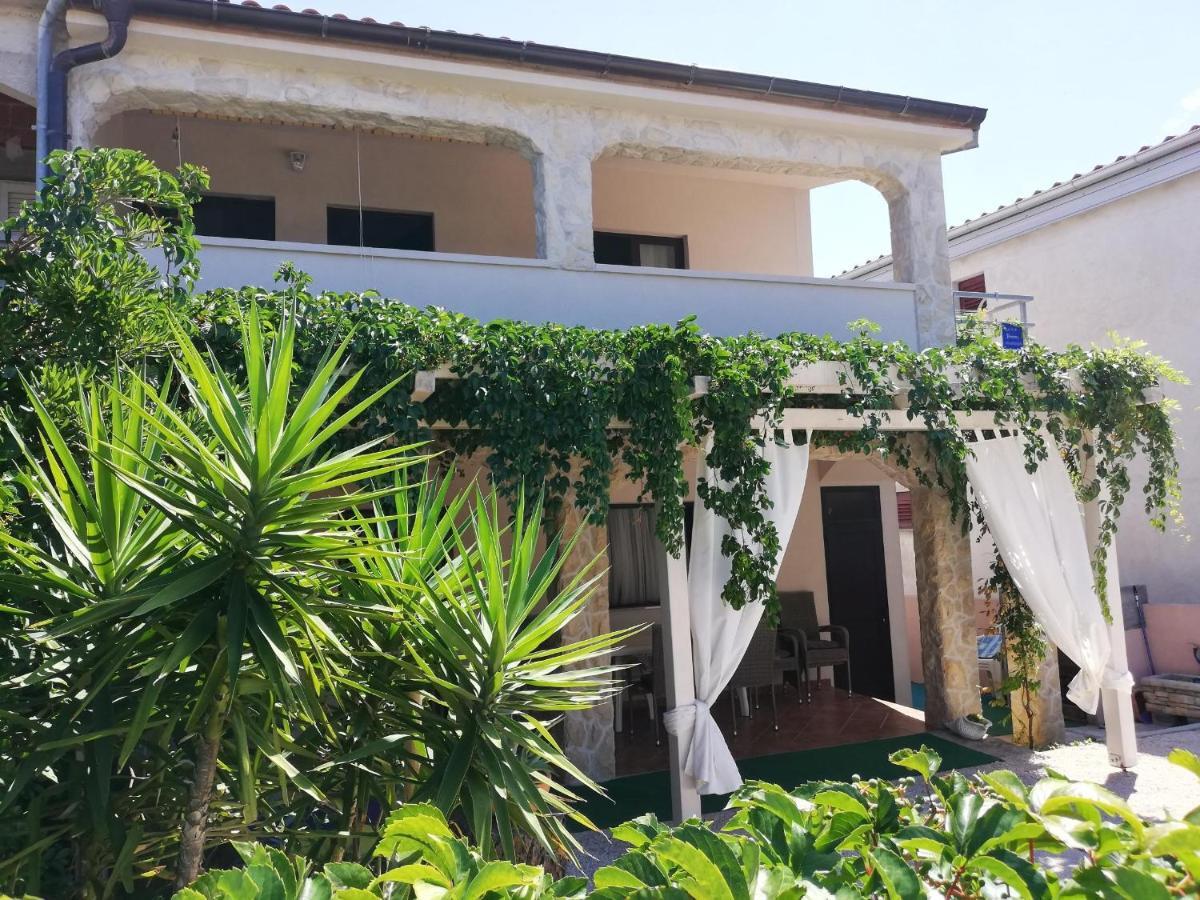 Apartment House Vir-To-All ภายนอก รูปภาพ